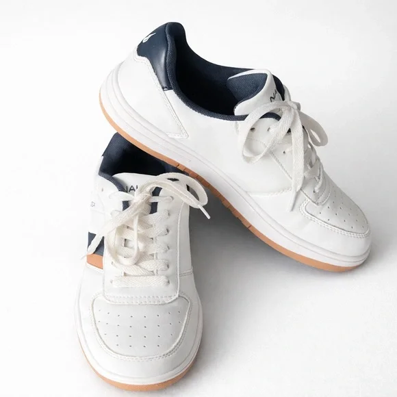 Nautica Boys Sneakers Size 6 White Synthetic Leather Lace Up Casual Striped - Picture 1 of 8